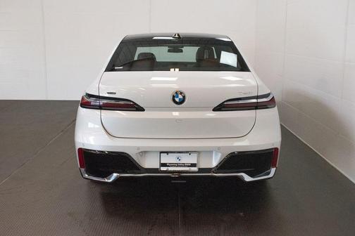 Mineral White Metallic 2026 BMW 740 xDrive