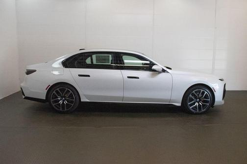 Mineral White Metallic 2026 BMW 740 xDrive