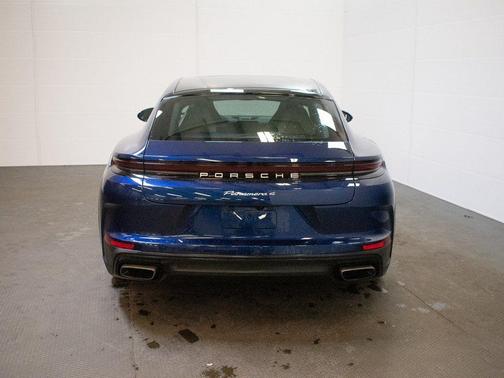 2024 Porsche Panamera 4