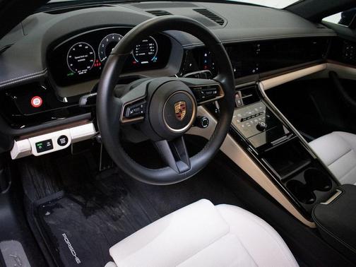 2024 Porsche Panamera 4