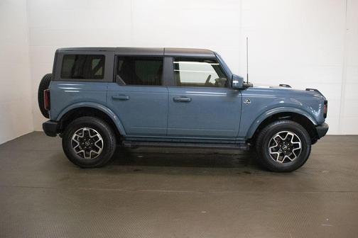 Azure Gray Metallic 2024 Ford Bronco Outer Banks