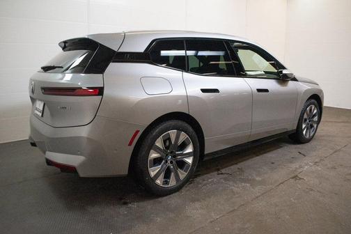 2026 BMW iX xDrive45