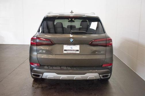 Manhattan Green Metallic 2020 BMW X5 xDrive40i