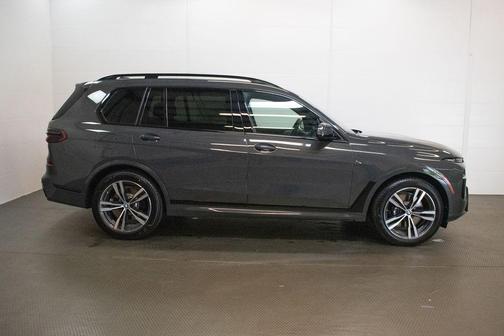 Dravit Grey Metallic 2027 BMW X7 xDrive40i