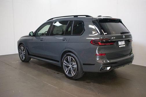 Dravit Grey Metallic 2027 BMW X7 xDrive40i