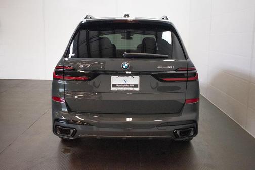 Dravit Grey Metallic 2027 BMW X7 xDrive40i