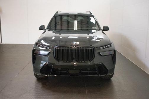 Dravit Grey Metallic 2027 BMW X7 xDrive40i