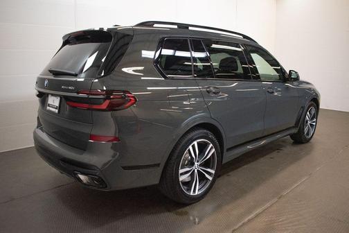 Dravit Grey Metallic 2027 BMW X7 xDrive40i