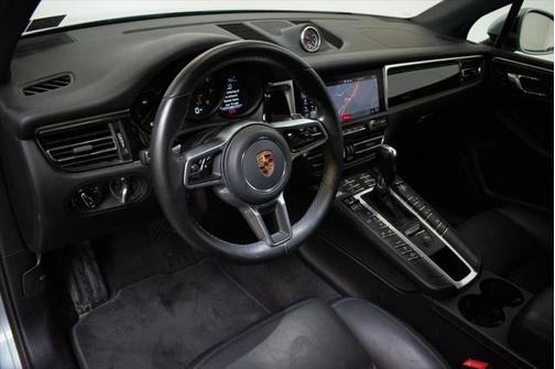 2020 Porsche Macan Base