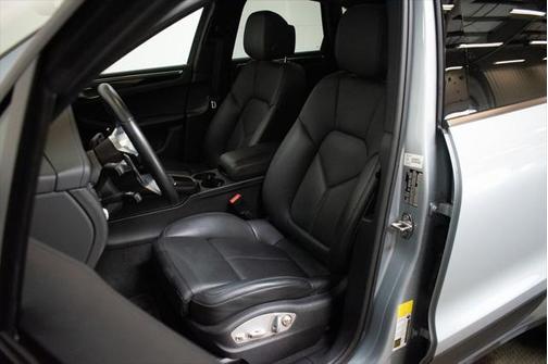 2020 Porsche Macan Base