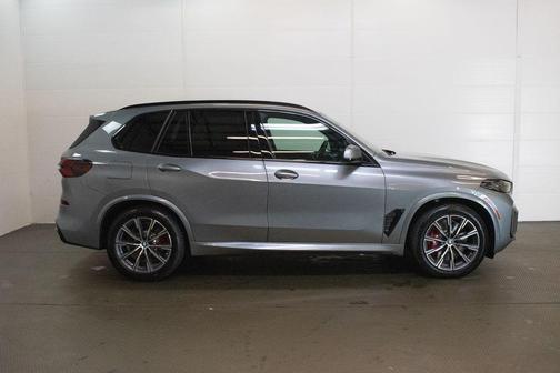 Skyscraper Grey Metallic 2026 BMW X5 xDrive50e