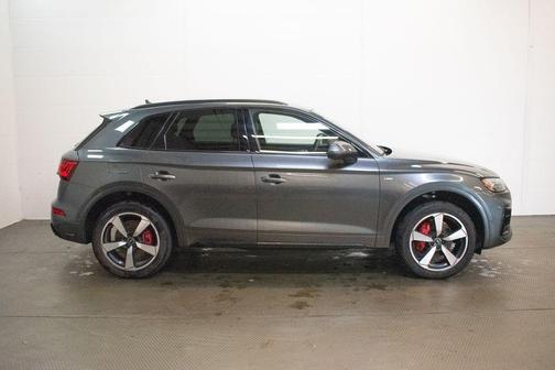 Chronos Gray Metallic 2024 Audi Q5 45 S line Prestige