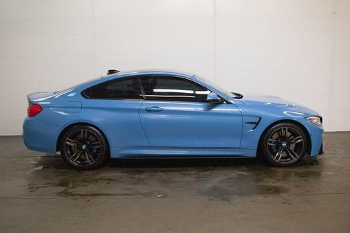 Yas Marina Blue Metallic 2017 BMW M4 Base
