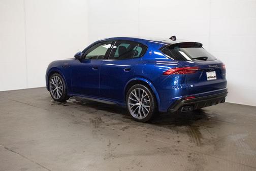 Blu Intenso Metallic 2024 Maserati Grecale Trofeo