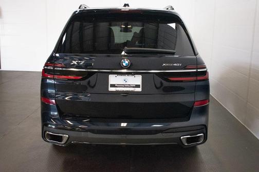 Carbon Black Metallic 2024 BMW X7 xDrive40i