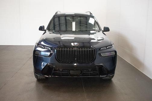 Carbon Black Metallic 2024 BMW X7 xDrive40i