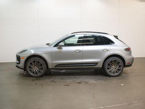 Dolomite Silver Metallic 2026 Porsche Macan Macan