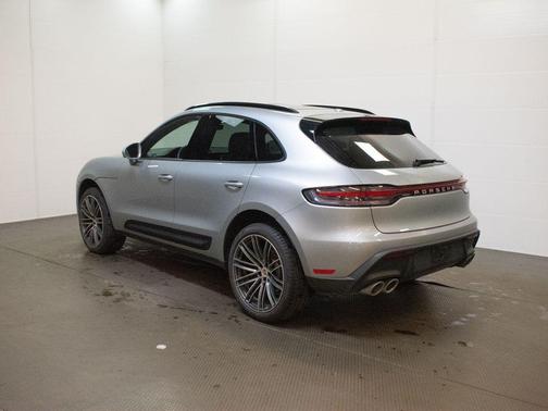 Dolomite Silver Metallic 2026 Porsche Macan Macan