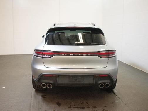 Dolomite Silver Metallic 2026 Porsche Macan Macan