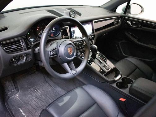 Dolomite Silver Metallic 2026 Porsche Macan Macan