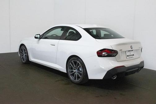 2025 BMW 230 i xDrive