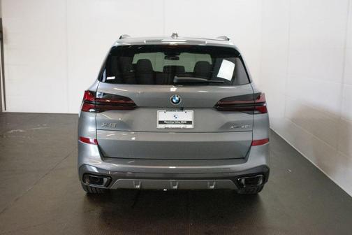 Skyscraper Grey Metallic 2026 BMW X5 xDrive40i