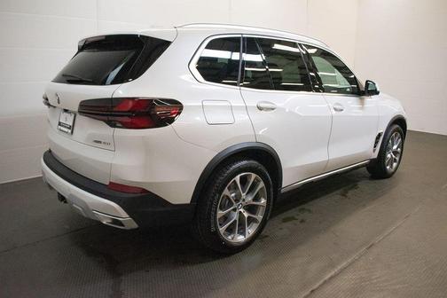 Mineral White Metallic 2026 BMW X5 xDrive40i