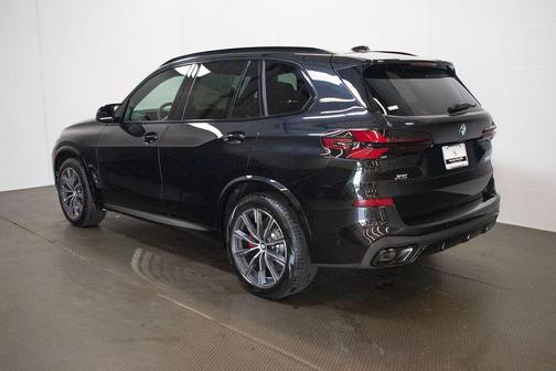 Black Sapphire Metallic 2026 BMW X5 M60i