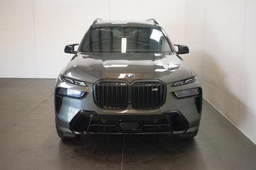Manhattan Green Metallic 2026 BMW X7 M60i