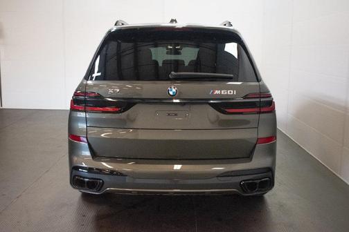 Manhattan Green Metallic 2026 BMW X7 M60i