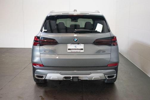 Skyscraper Grey Metallic 2026 BMW X5 xDrive40i
