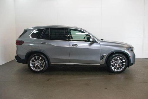 Skyscraper Grey Metallic 2026 BMW X5 xDrive40i