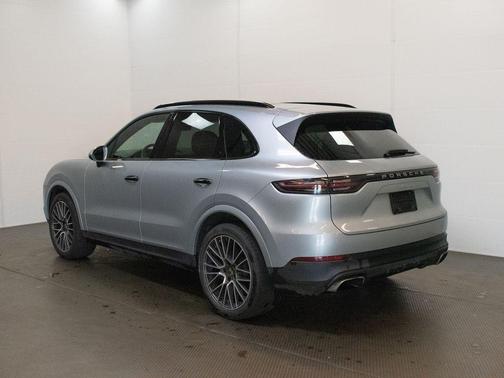 Dolomite Silver Metallic 2023 Porsche Cayenne Cayenne