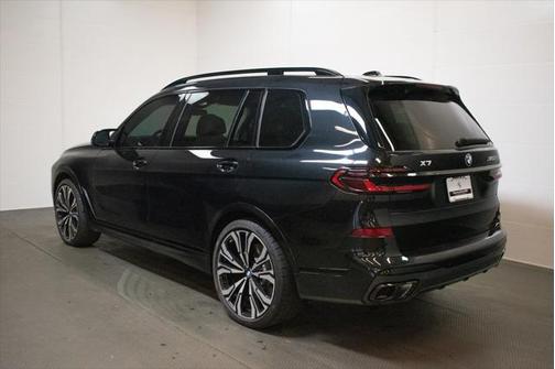 2024 BMW X7 M60i