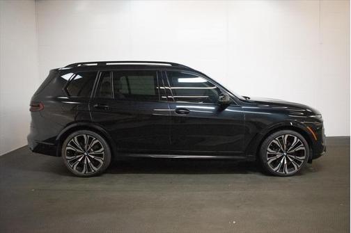 2024 BMW X7 M60i