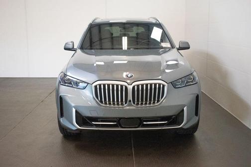 Skyscraper Grey Metallic 2026 BMW X5 xDrive40i
