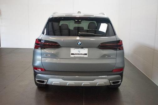 Skyscraper Grey Metallic 2026 BMW X5 xDrive40i