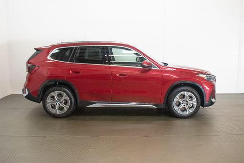 Vegas Red Metallic 2026 BMW X1 xDrive28i