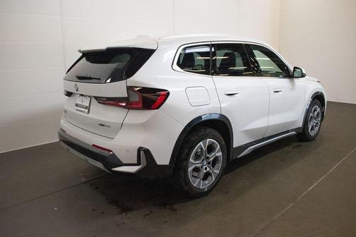 Mineral White Metallic 2026 BMW X1 xDrive28i