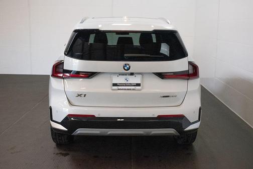 Mineral White Metallic 2026 BMW X1 xDrive28i