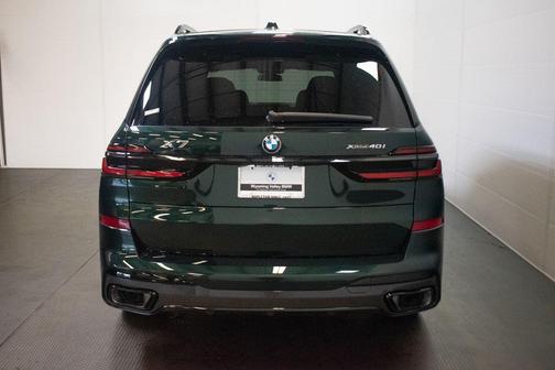 Oxford Green 2027 BMW X7 xDrive40i