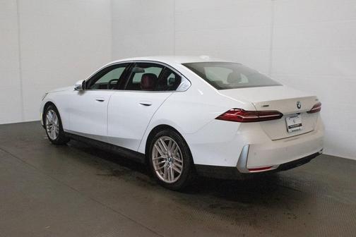 2025 BMW 530 i xDrive