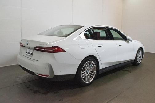 2025 BMW 530 i xDrive