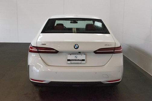 2025 BMW 530 i xDrive