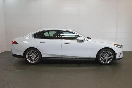 2025 BMW 530 i xDrive