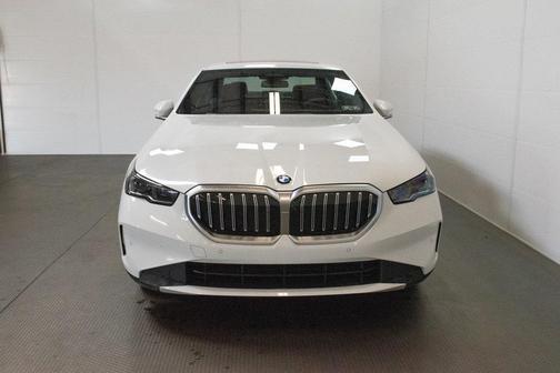 2025 BMW 530 i xDrive