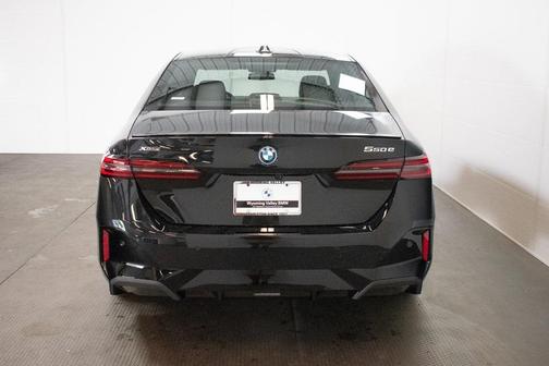 2026 BMW 550e 550e xDrive