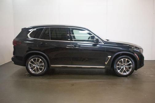 Black Sapphire Metallic 2026 BMW X5 xDrive40i