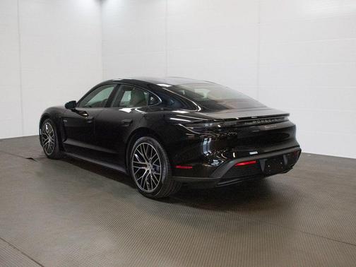 2025 Porsche Taycan 