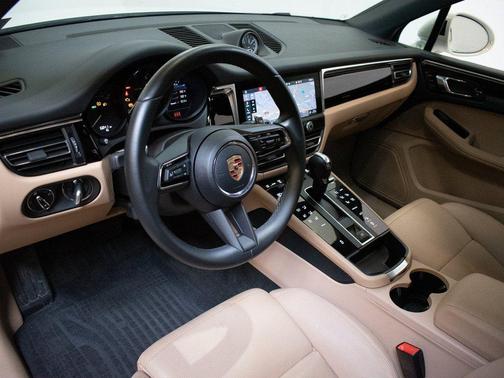 2025 Porsche Macan T